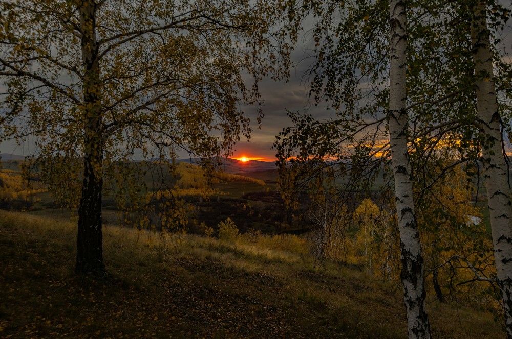 Осенний закат в Уральских горах