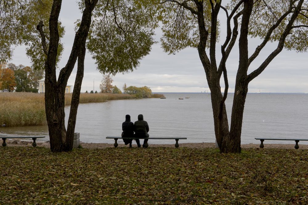 Двое на берегу