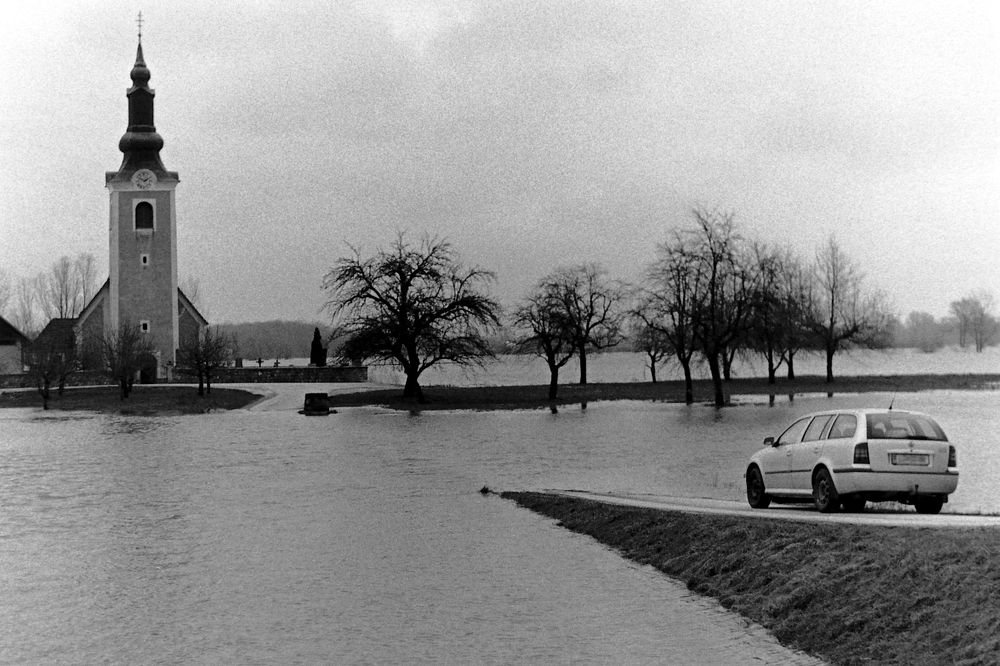 flood by the vilage Drama