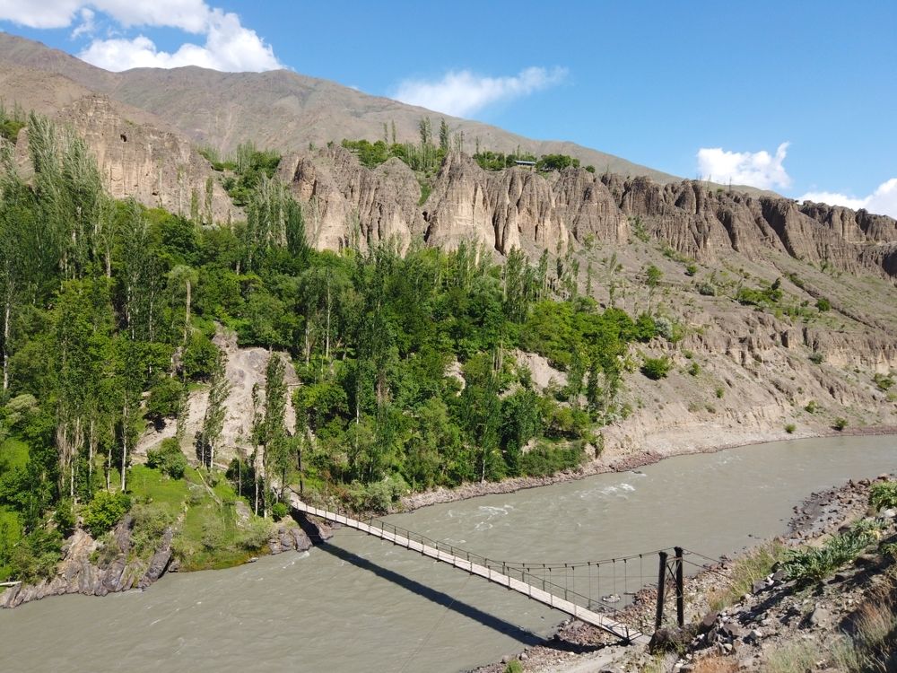 Pontoon bridge