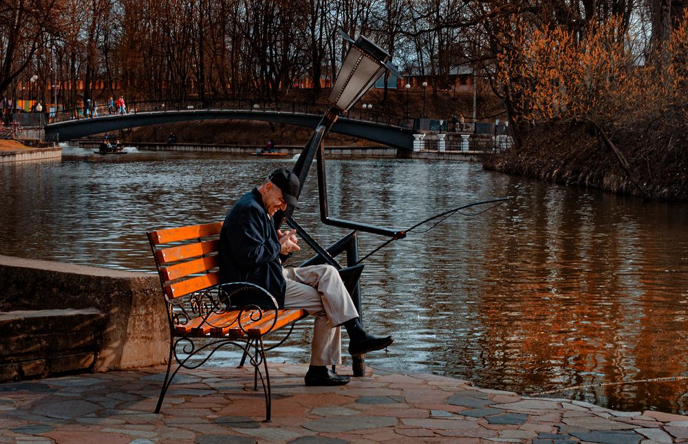 Осенний рыболов