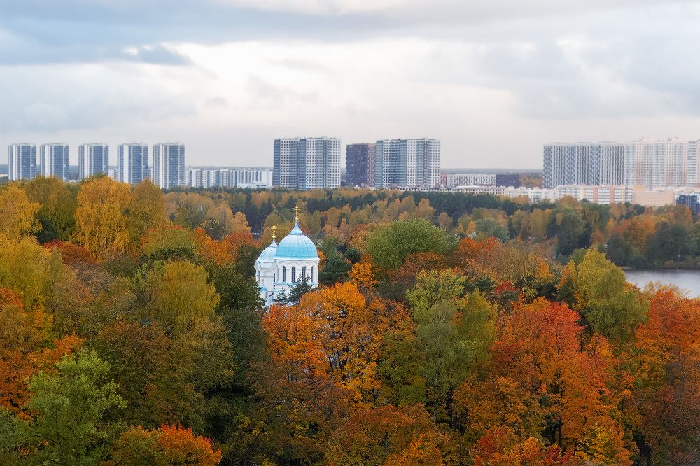 Город окружает