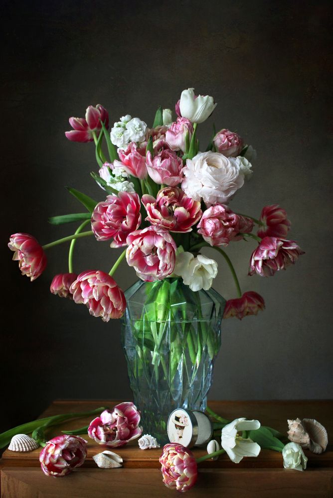 Натюрморт с тюльпанами