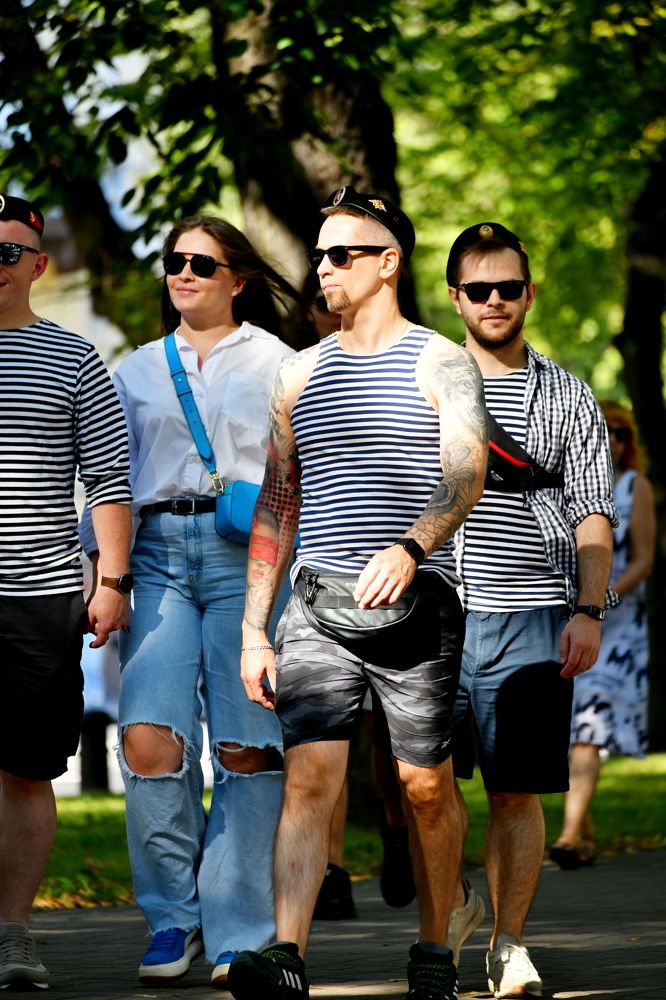 День в тельняшках