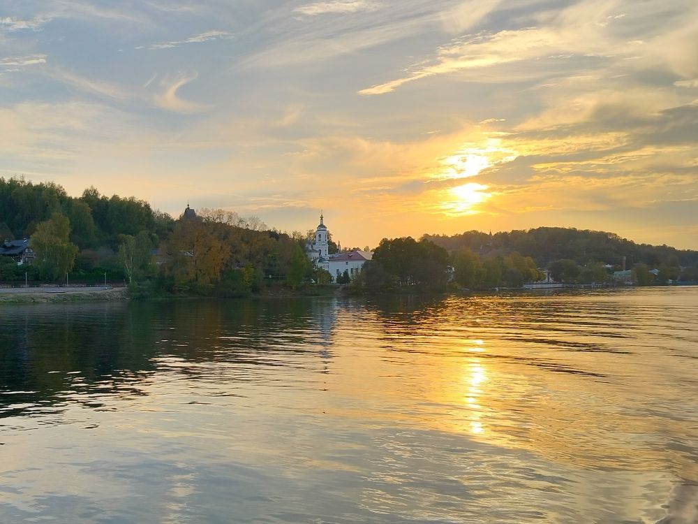 Тихий вечер на реке