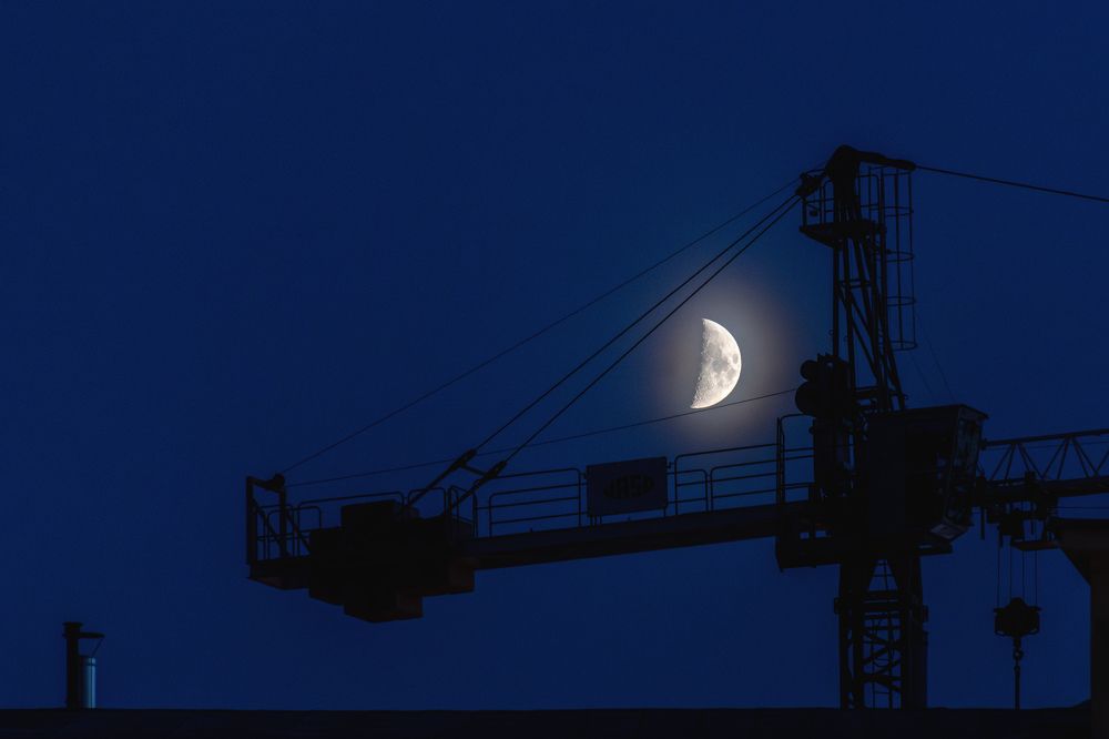 Photograph by Anton Leonchikov