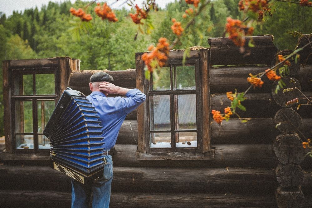 Попрыгунья-стрекоза лето красное пропела...