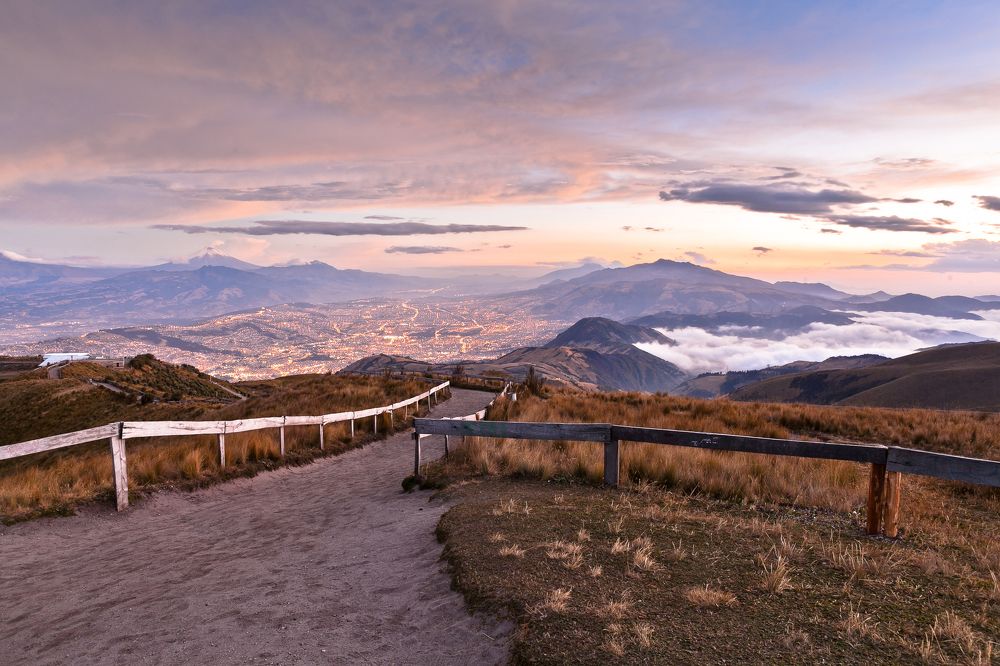 Закат на экваторе. Эквадор