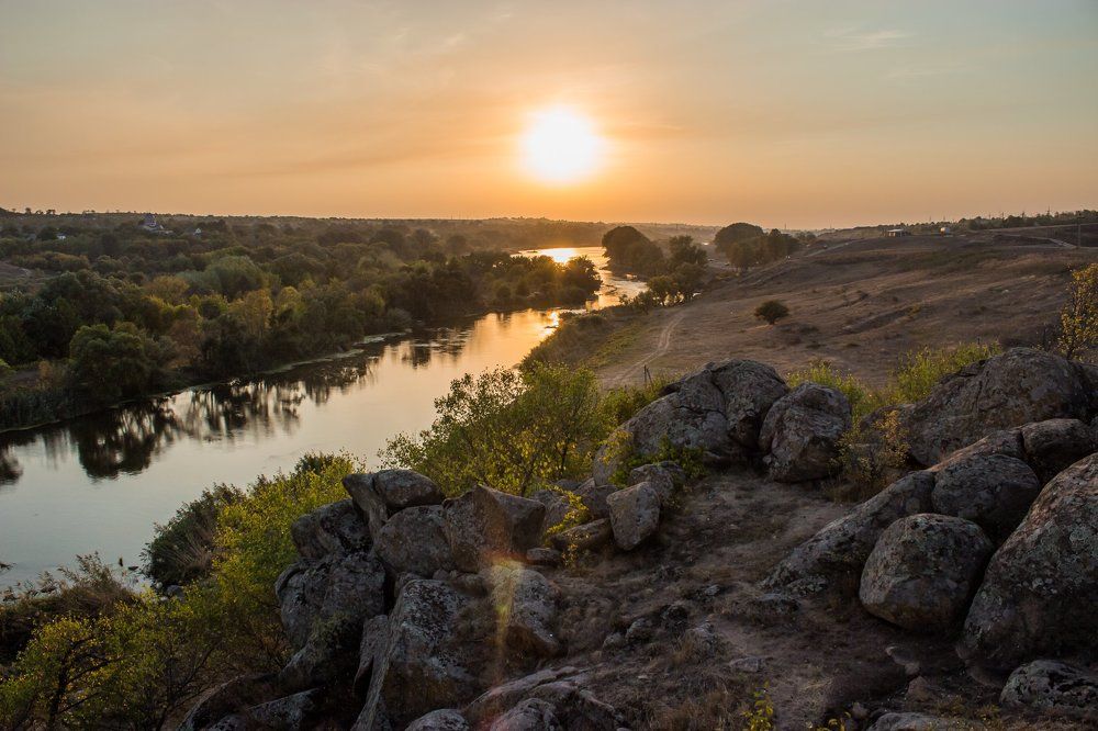 Закат на реке