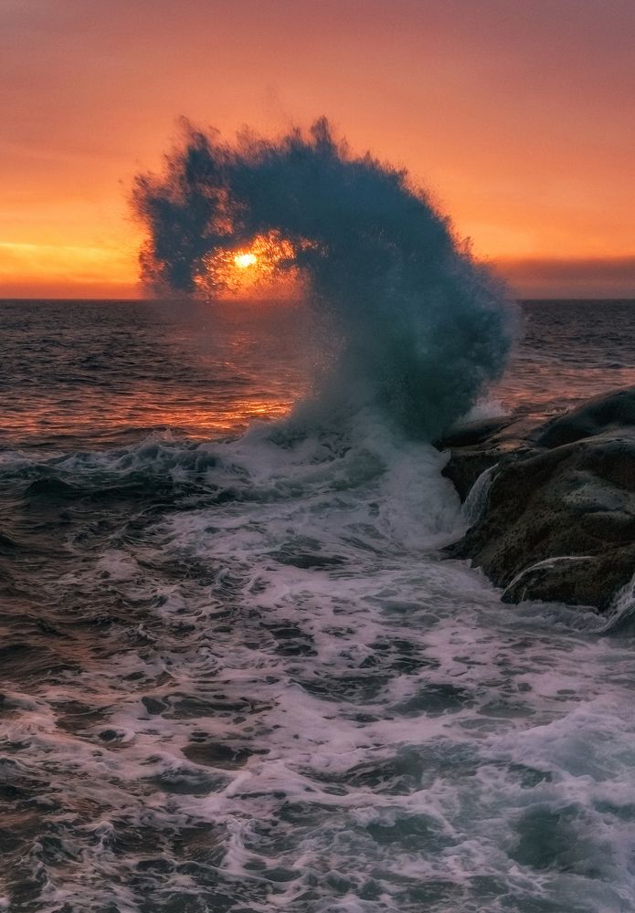 Закат на гребне волны