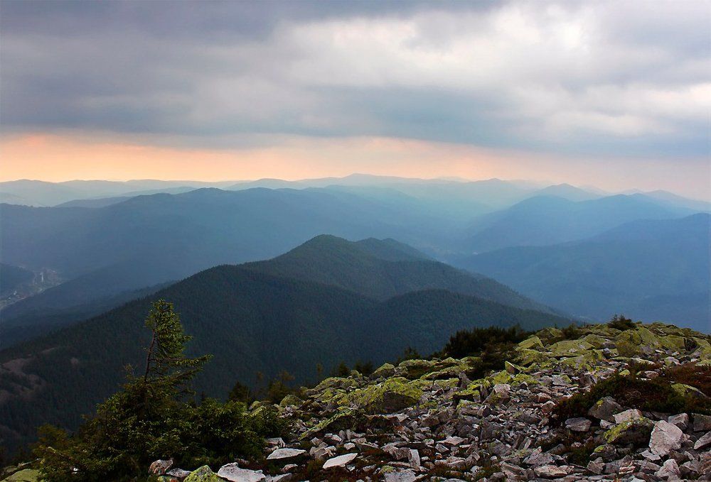 Горганы. Собирается дождь