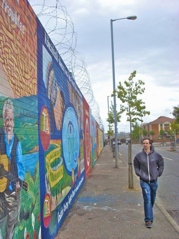 Neighbourhood Divided.  Belfast, Northern Ireland