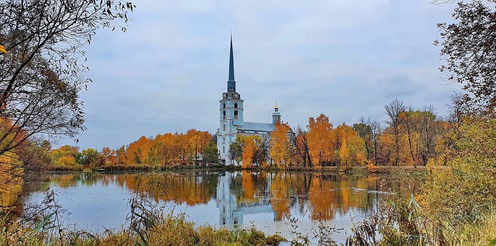 Церковь Петра и Павла. Осень.