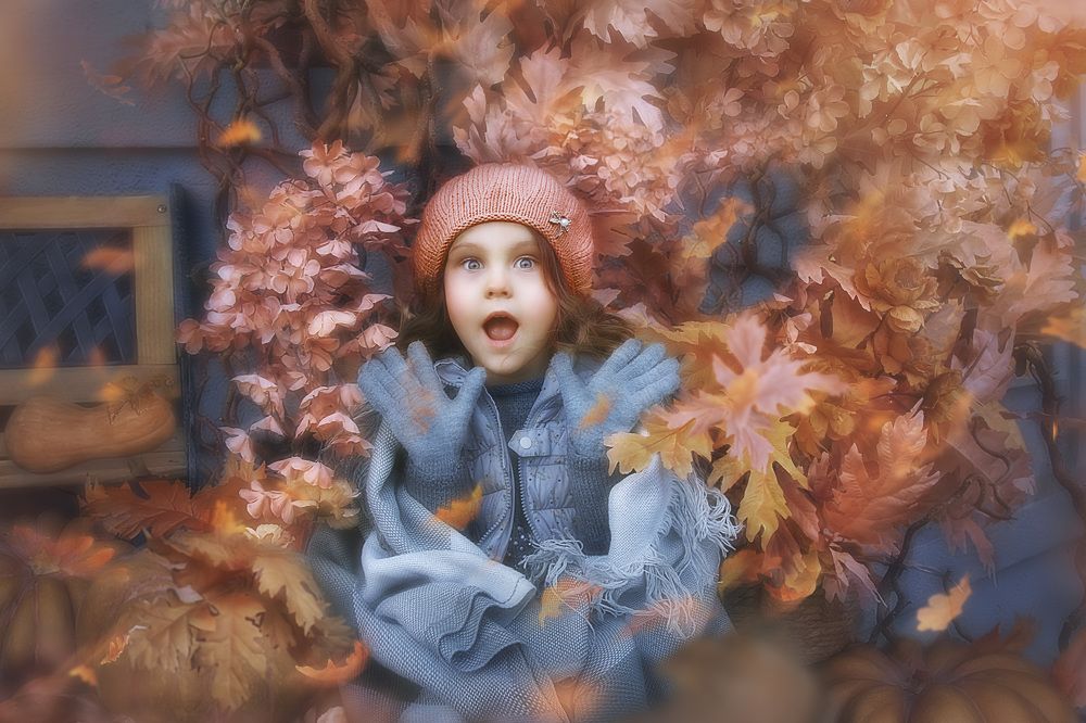 Восторженное удивление волшебством осени.