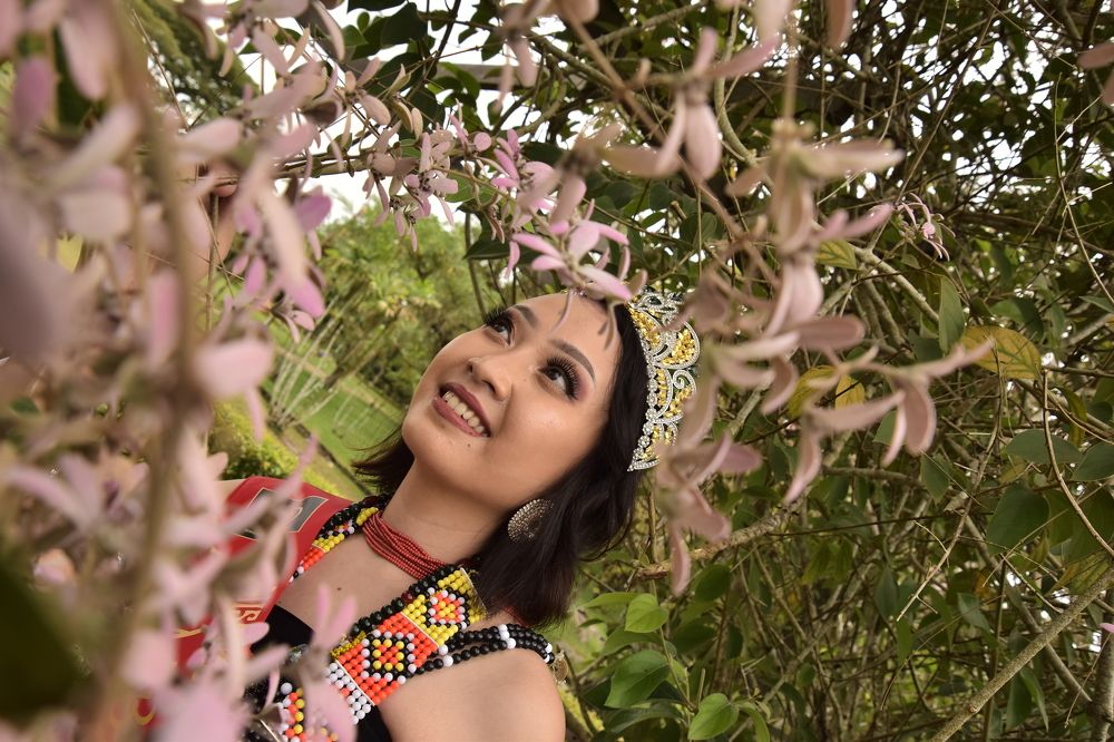 Lyedia Anak Ingka Miss Heritage with Orang Ulu costume