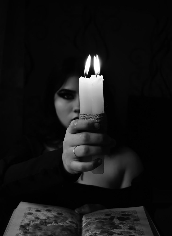 Ведьма колдует