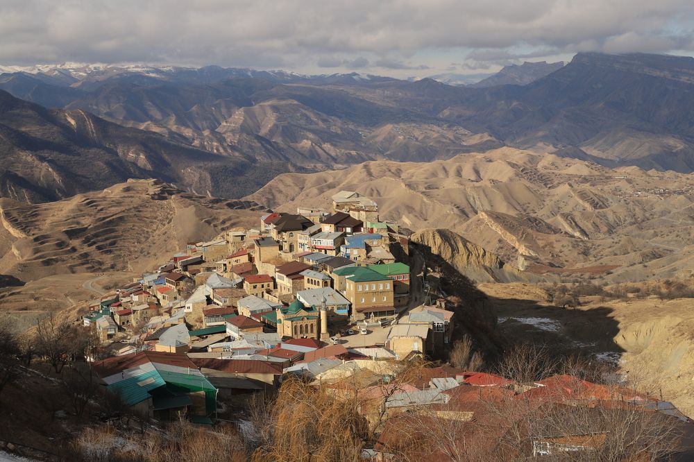 Древний аул Чох - выше только горы.