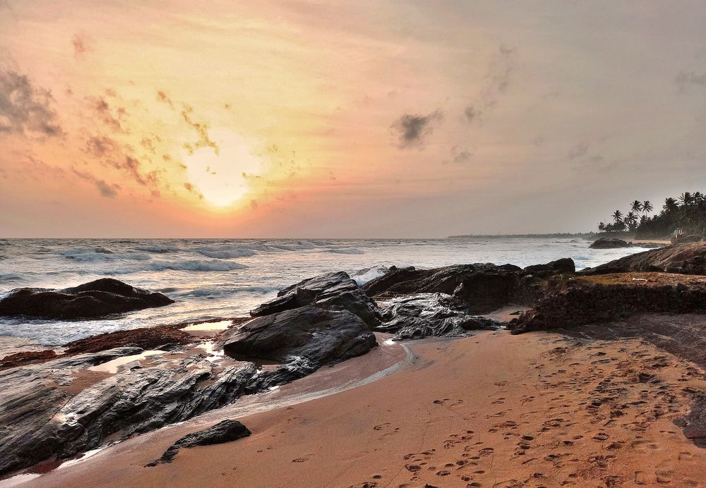 Вечернее солнце над морем