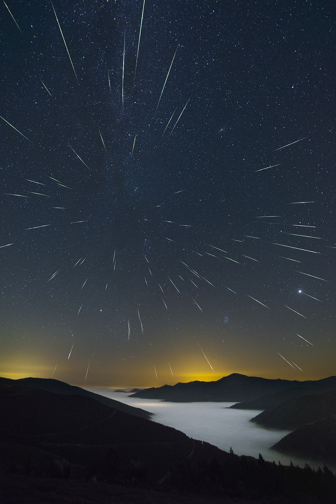 Perseidas sobre nubes