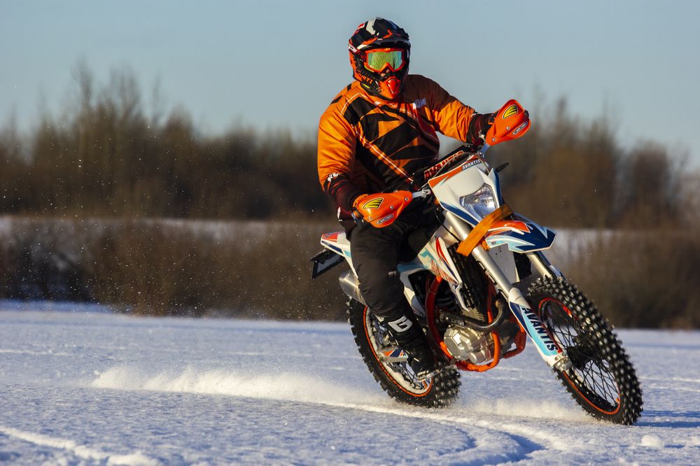 ... Нарушая тишину