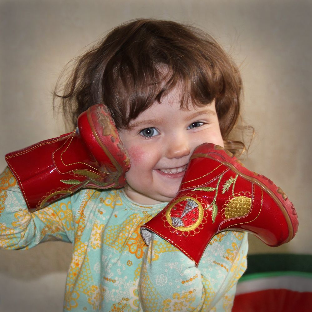 А у меня, новые сапожки...