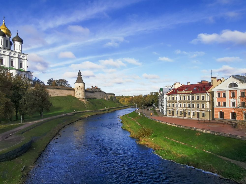 Набережная реки "Пскова". Город Псков.