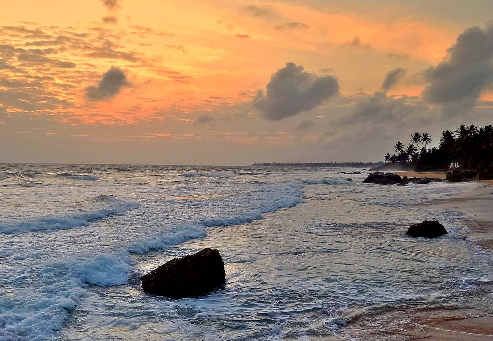 Зарево вечера над морем