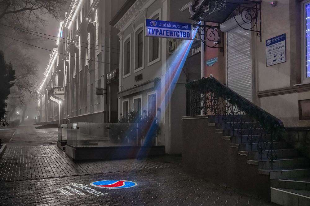 Туман на улицах спящего города.