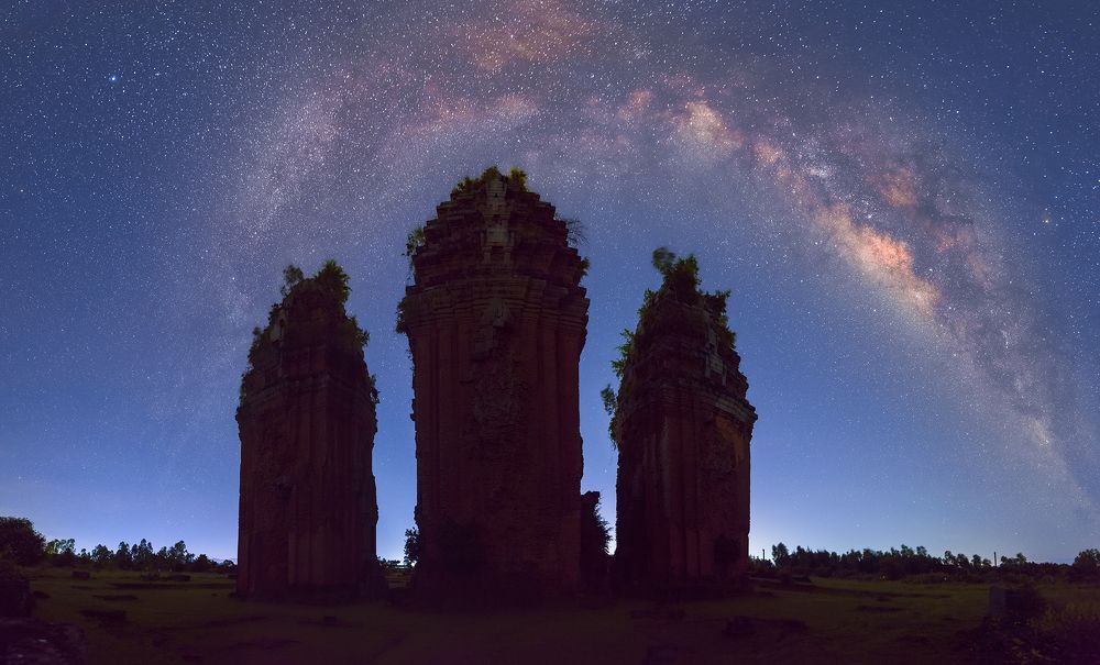 Night at Duong Long Tower