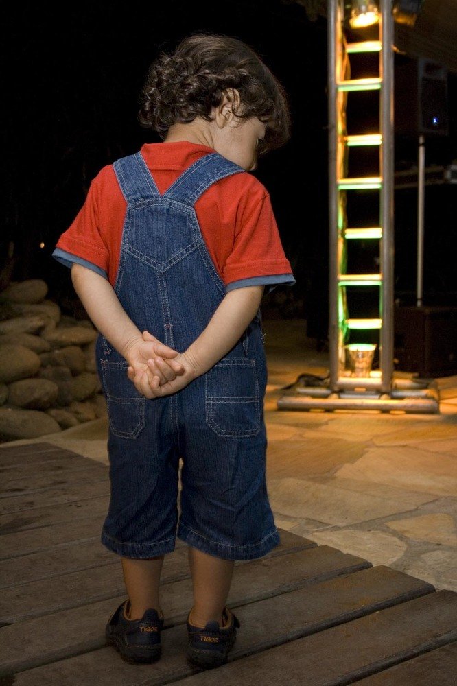 Mãos atrás / Hands back