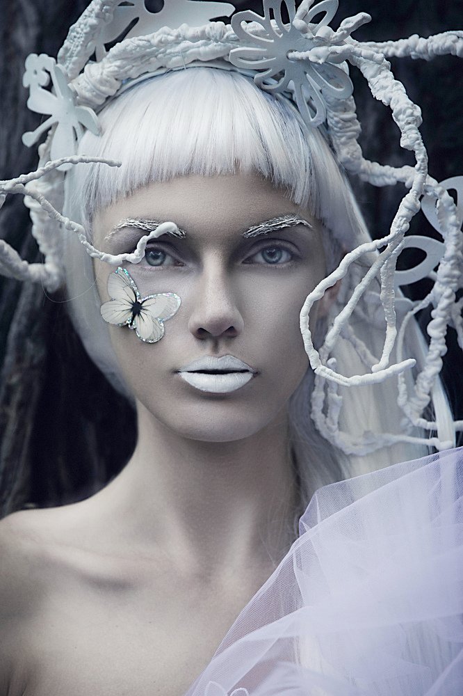 Белое дерево