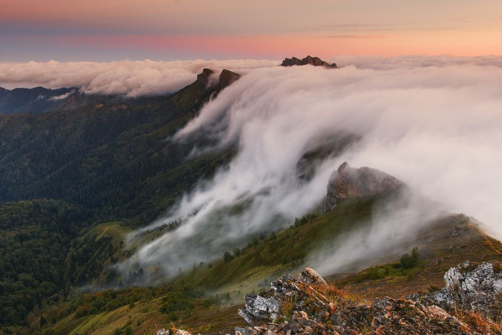 Струил восход первый свой багрянец.