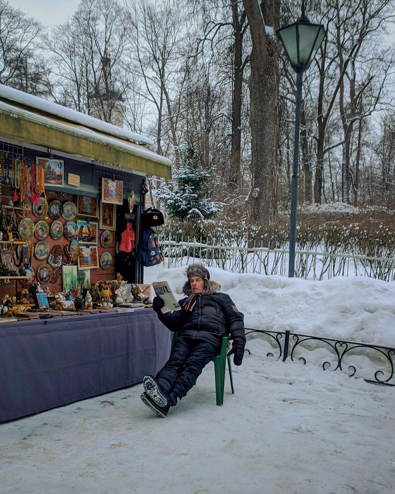 Продавец сувениров