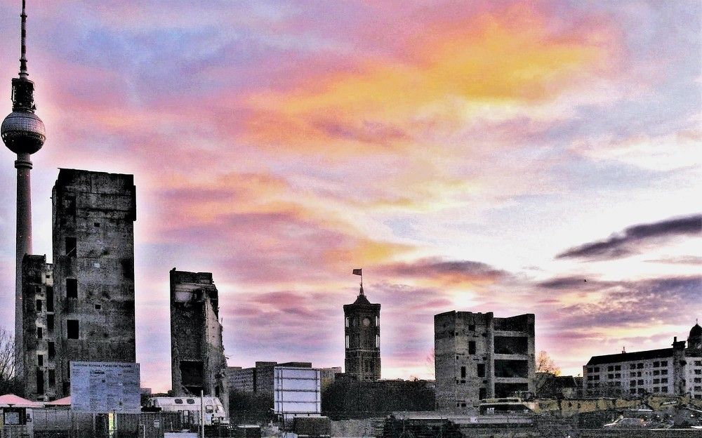 Закат над руинами Дворца Республики /Берлин - ГДР