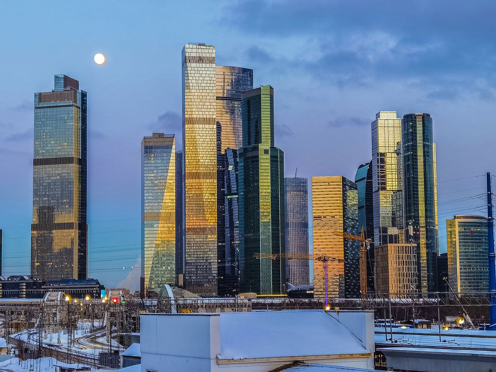 Вечерний город