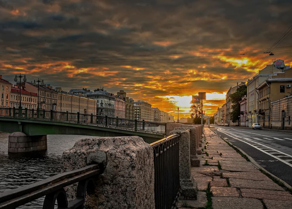 Восход на набережной канала Грибоедова.