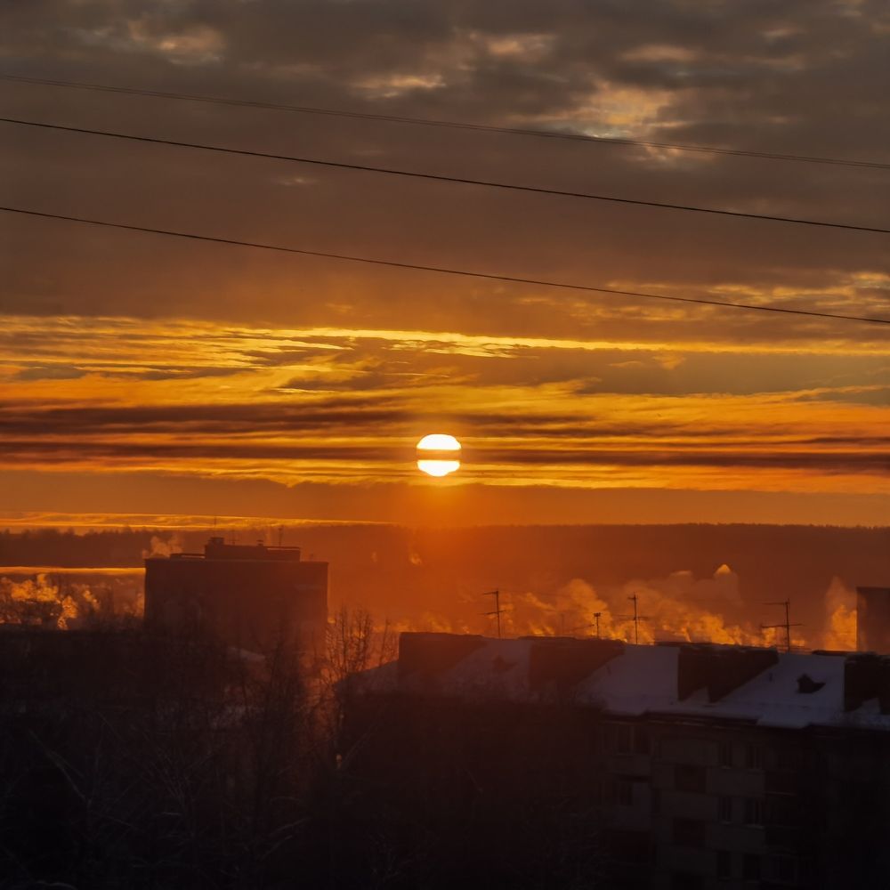 Город в объятиях заката