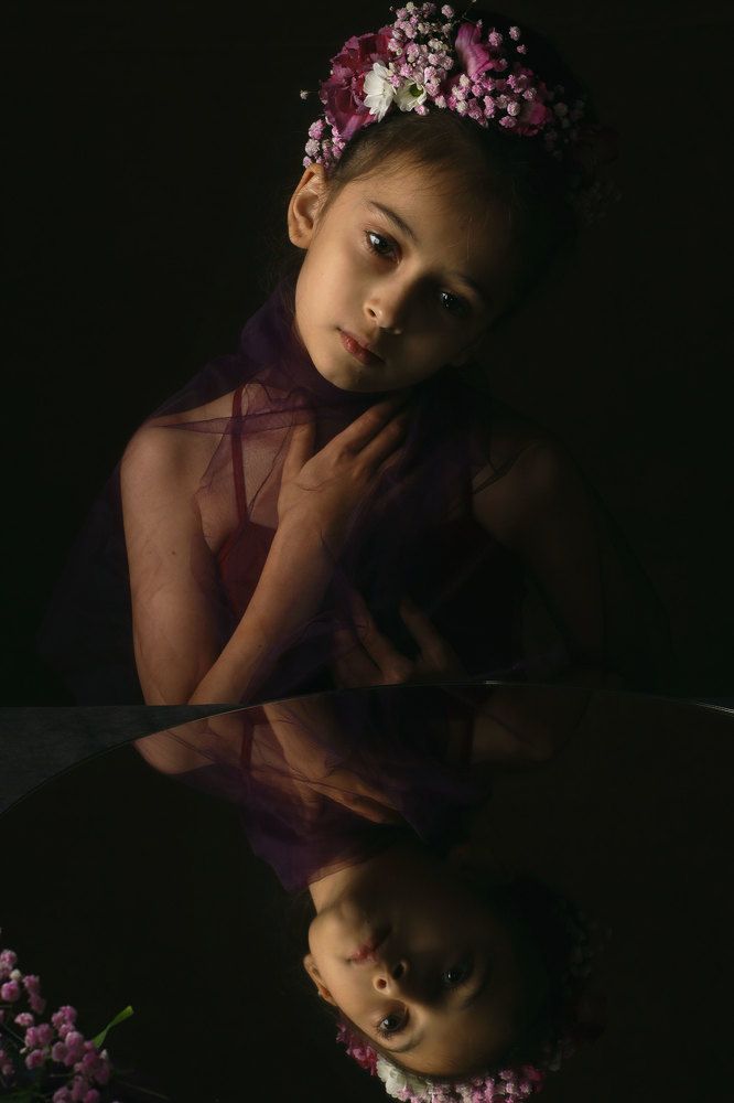 девочка с зеркалом