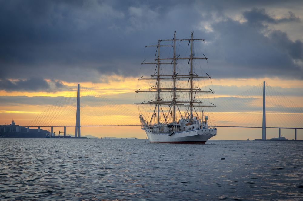 "Курс на Восток"