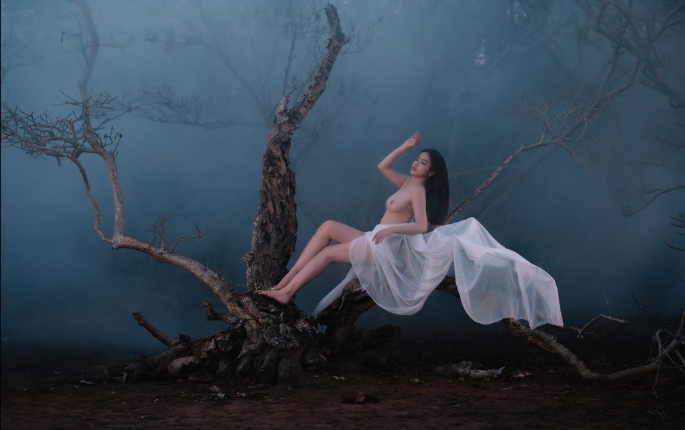 girl next to the tree