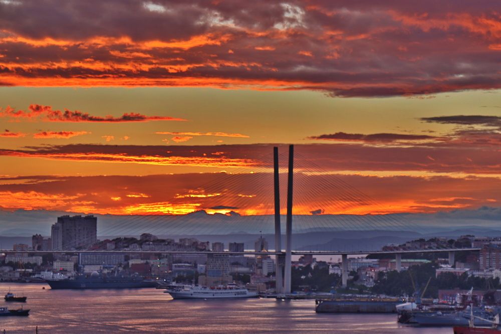 Закат на Золотом мосту