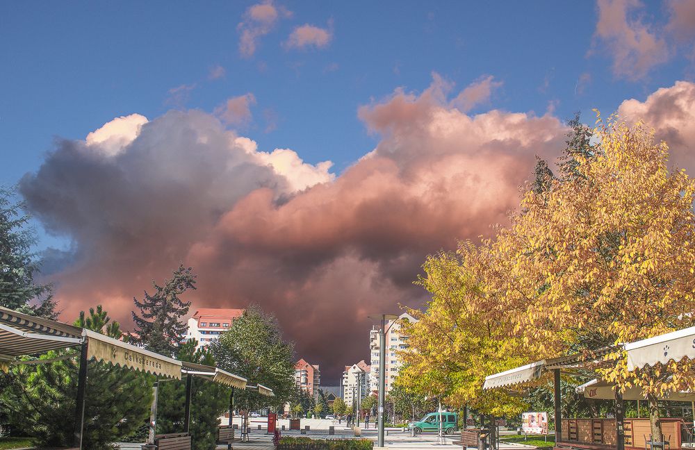 Unusual clouds over the city