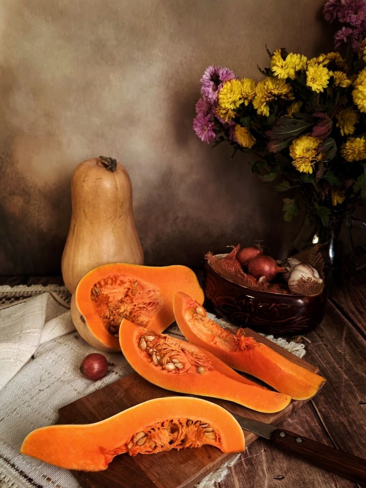 Натюрморт с овощами и цветами ...