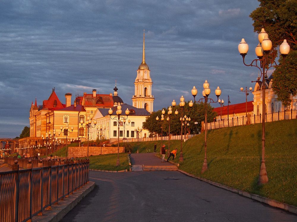 Рыбинск в лучах заката