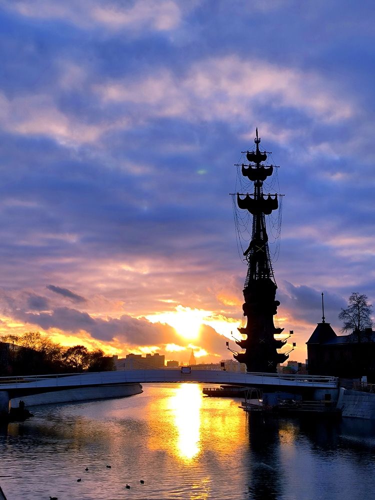 Peter I. Arrow. Late evening.