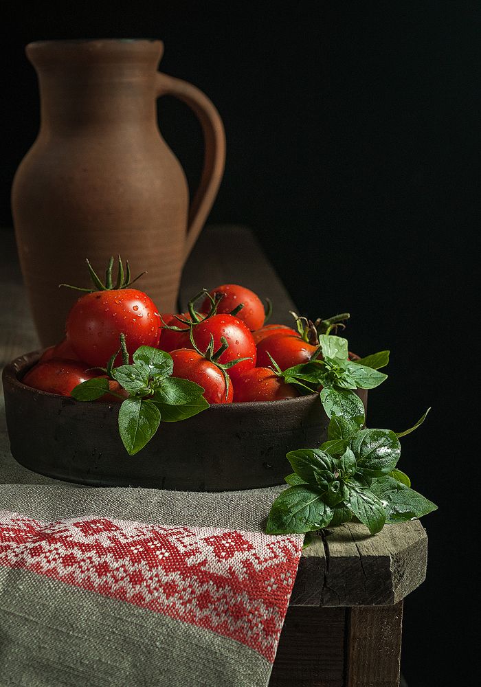 На краешке стола