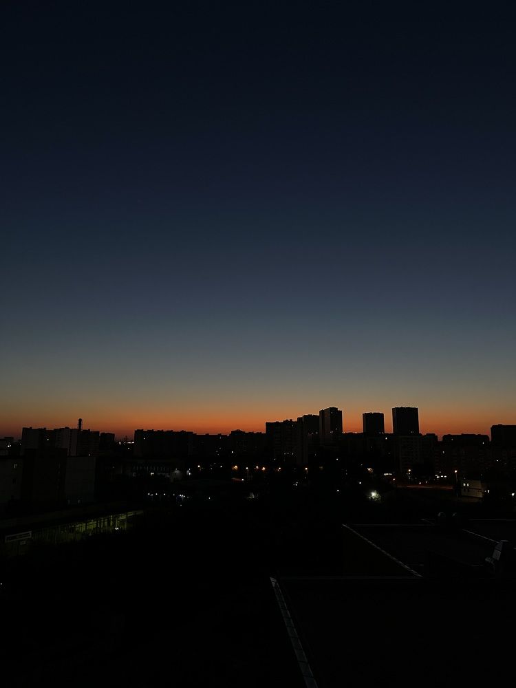 Рассвет над Москвой