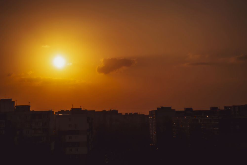 За закатом жизнь....