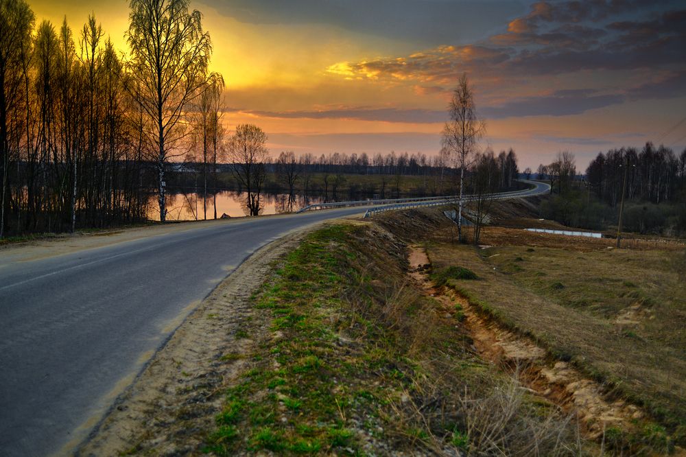 Где-то вдали догорает закат