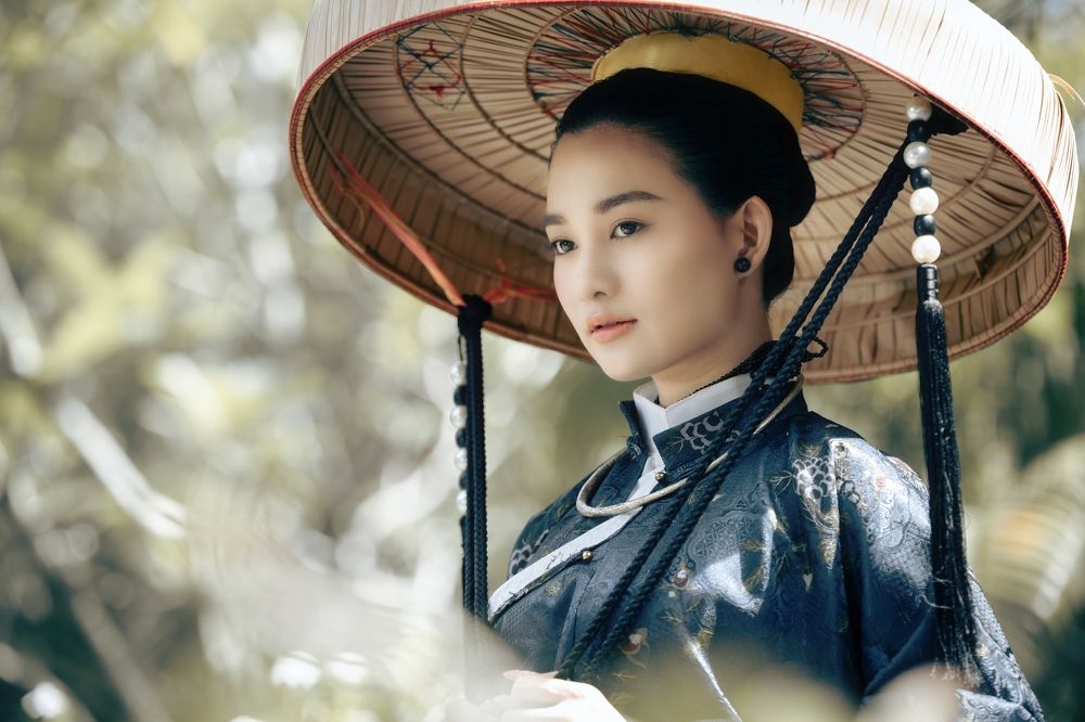 Vietnamese traditon dress in 19th century.